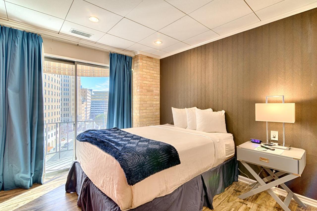 Two-Bedroom Suite at Riverwalk Plaza