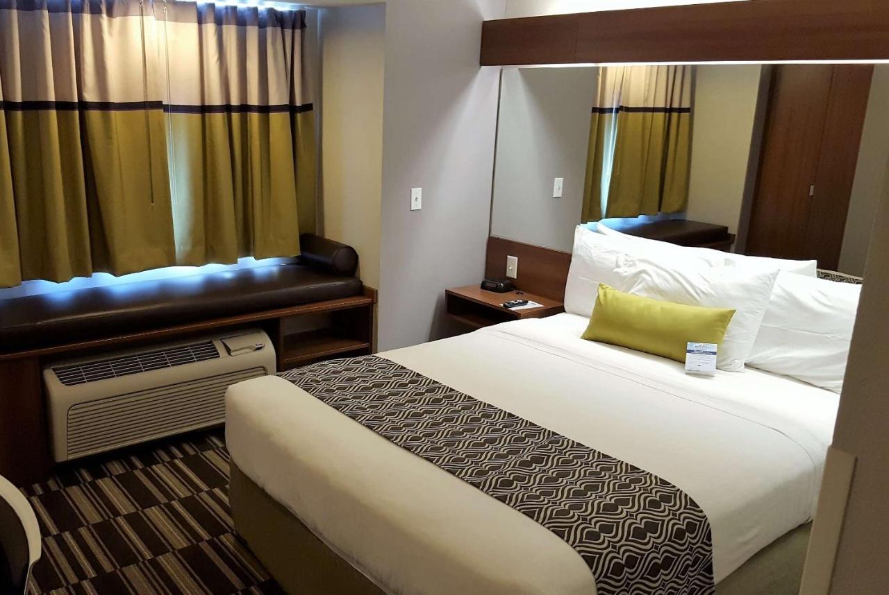 1 Queen Bed, Studio Mobility Accessible Suite, Non-Smoking at Microtel Inn & Suites by Wyndham Bellevue/Omaha
