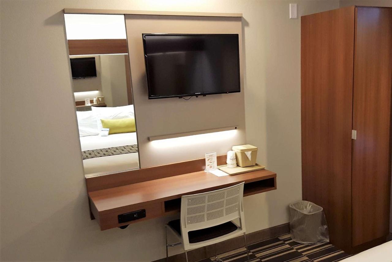 1 Queen Bed, Studio Mobility Accessible Suite, Non-Smoking at Microtel Inn & Suites by Wyndham Bellevue/Omaha