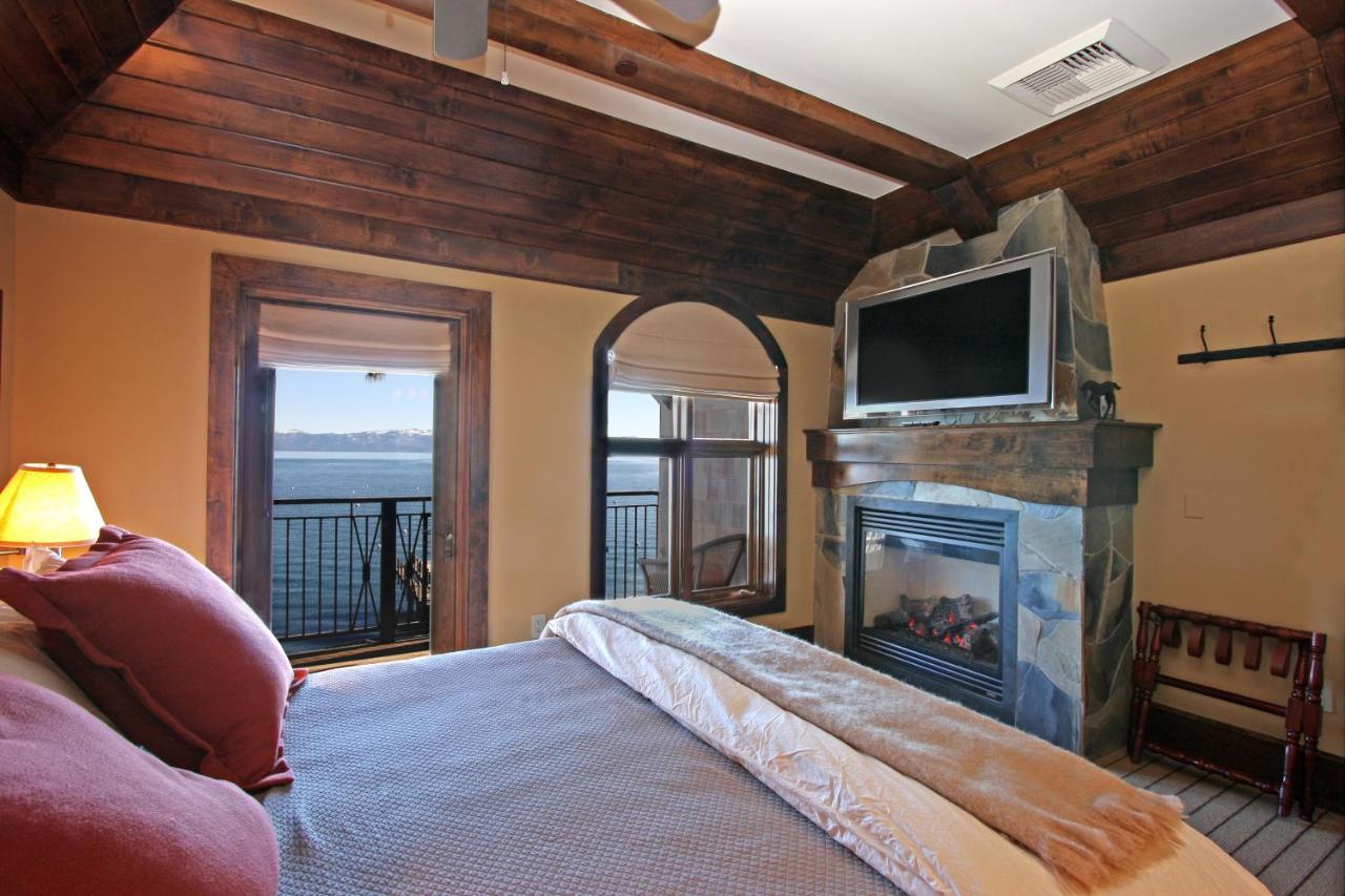 King suite with lake view - Marlette at West Shore Cafe and Inn