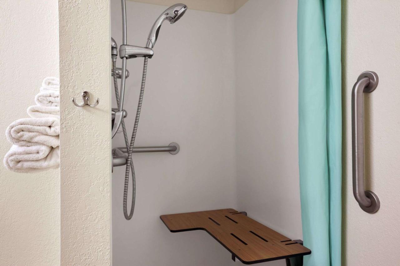 Queen Room - Mobility Access/Non-Smoking at Super 8 by Wyndham Collinsville St. Louis