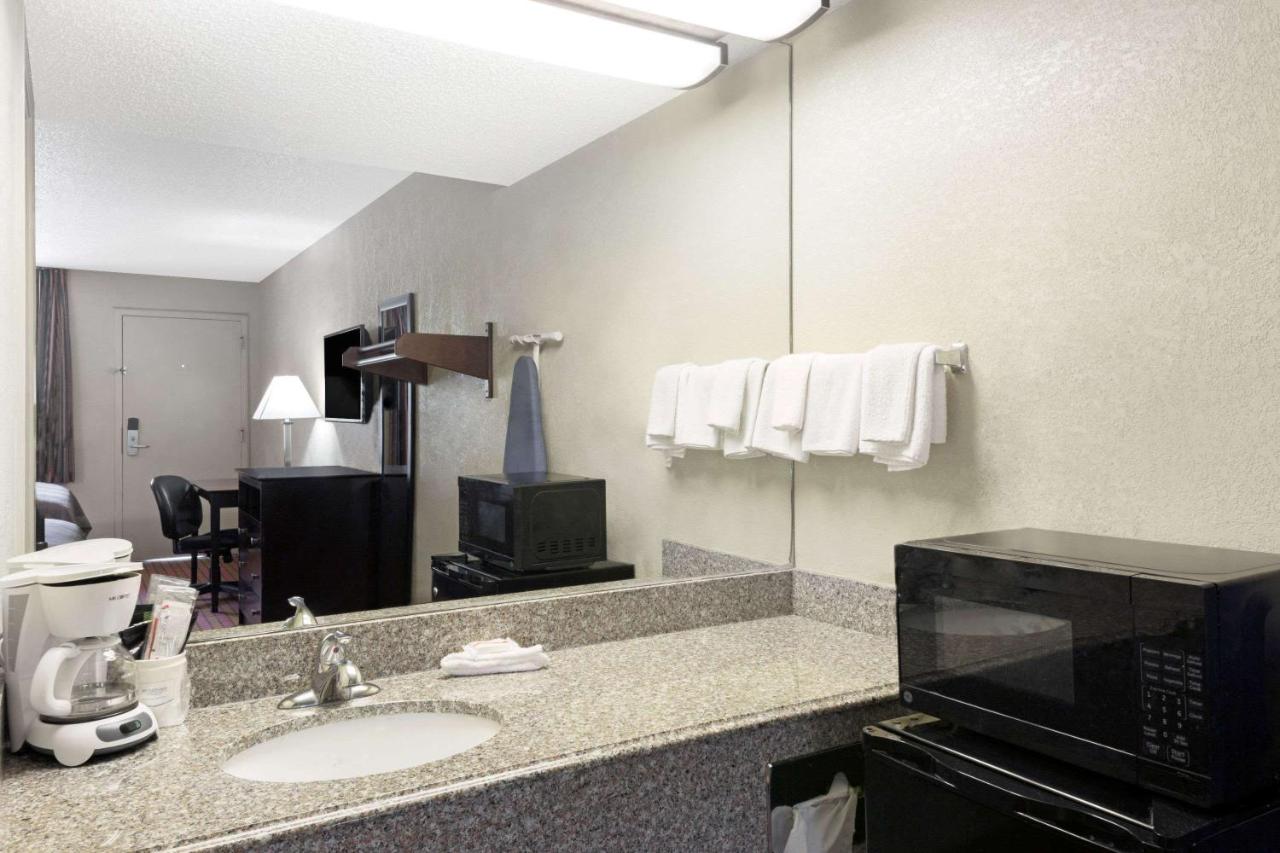King Room - Non-Smoking at Super 8 by Wyndham Ruston