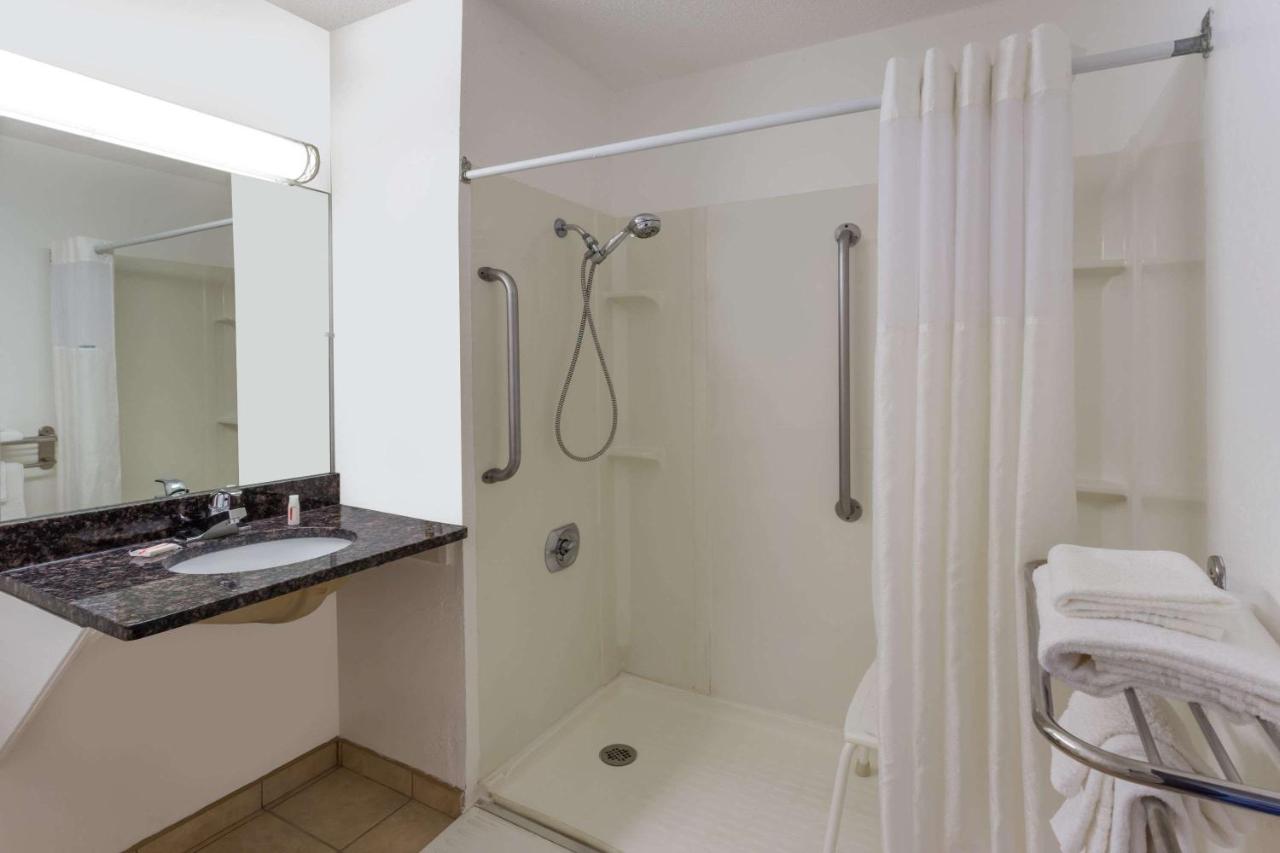 Queen Room - Mobility Access/Non-Smoking at Super 8 by Wyndham Janesville