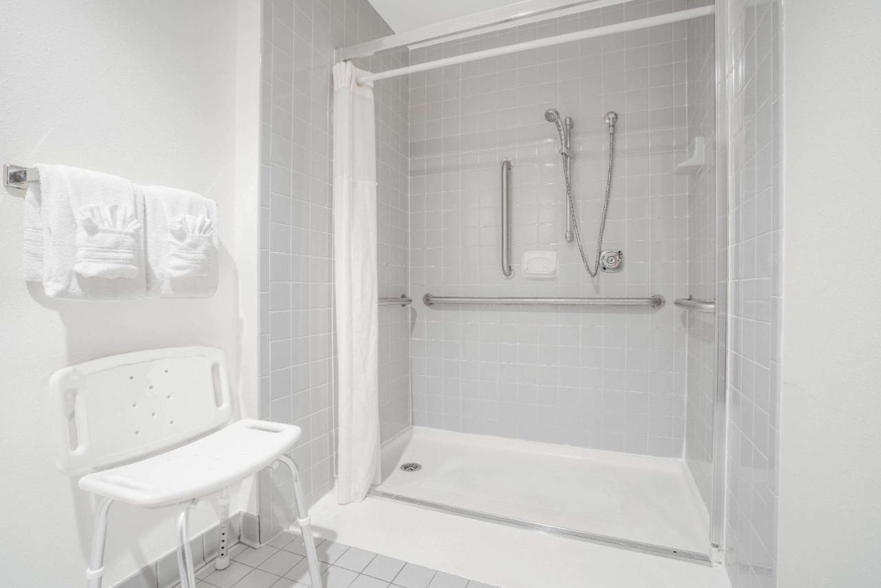 Queen Room - Mobility Access/Non-Smoking at Super 8 by Wyndham Tomah Wisconsin
