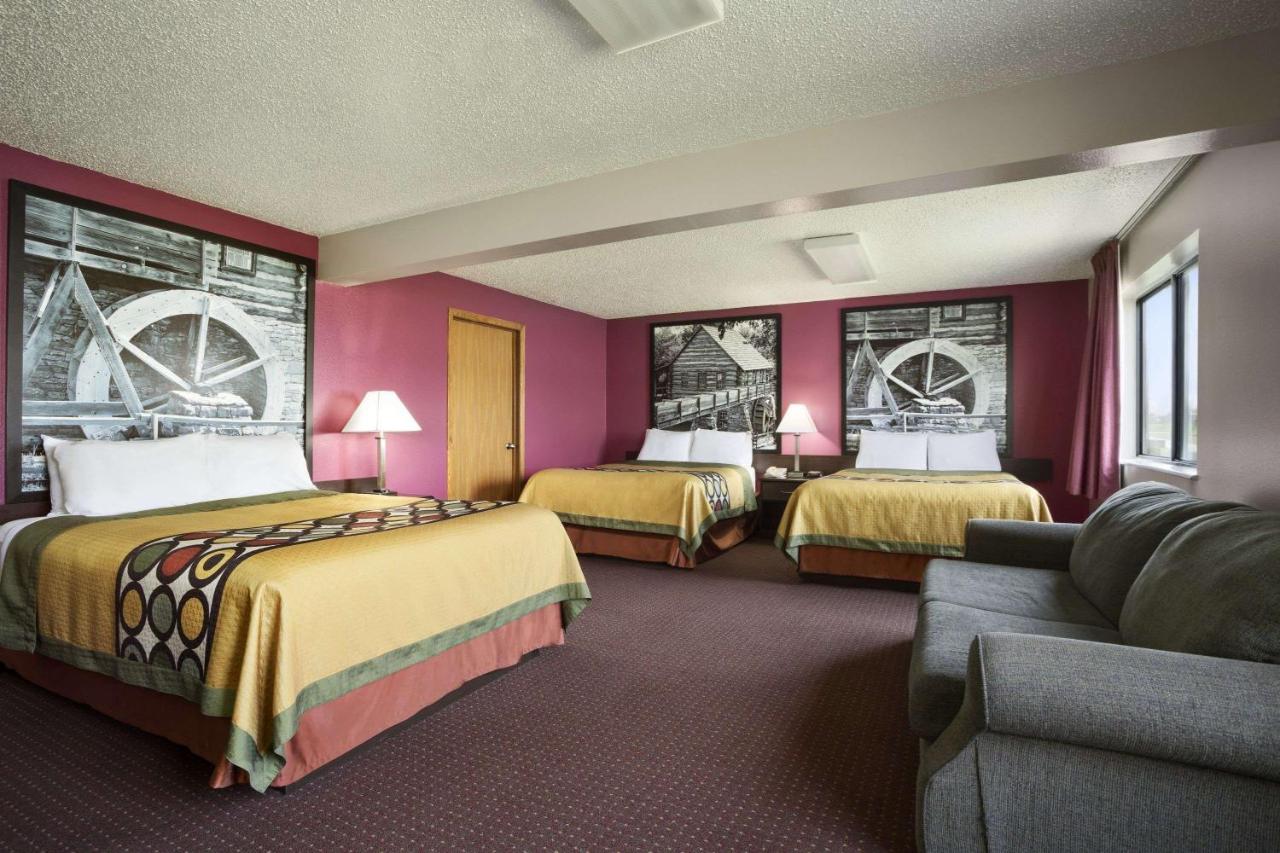 Studio Suite - Non-Smoking at Super 8 by Wyndham Cameron