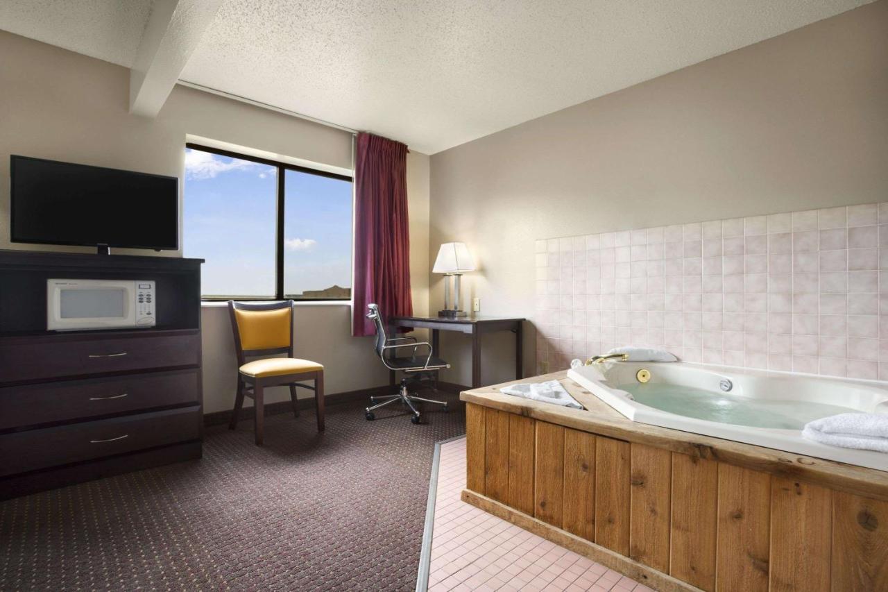 Studio Suite - Non-Smoking at Super 8 by Wyndham Cameron