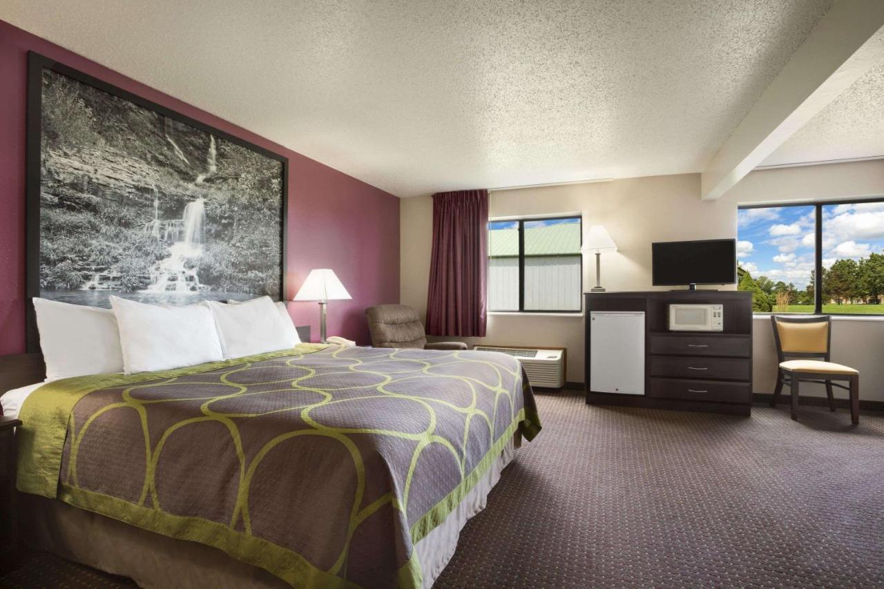 King Room - Non-Smoking at Super 8 by Wyndham Cameron