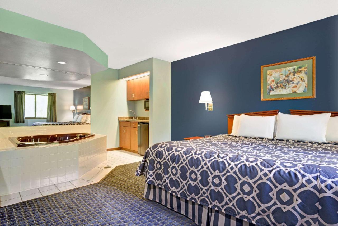 Studio Suite with Two King Beds - Non-Smoking at Super 8 by Wyndham Hudson