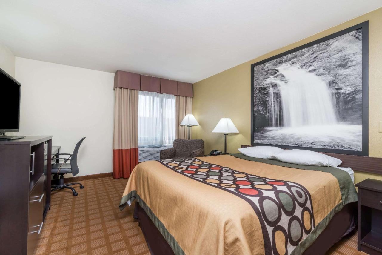 Queen Room - Non-Smoking at Super 8 by Wyndham Rice Lake