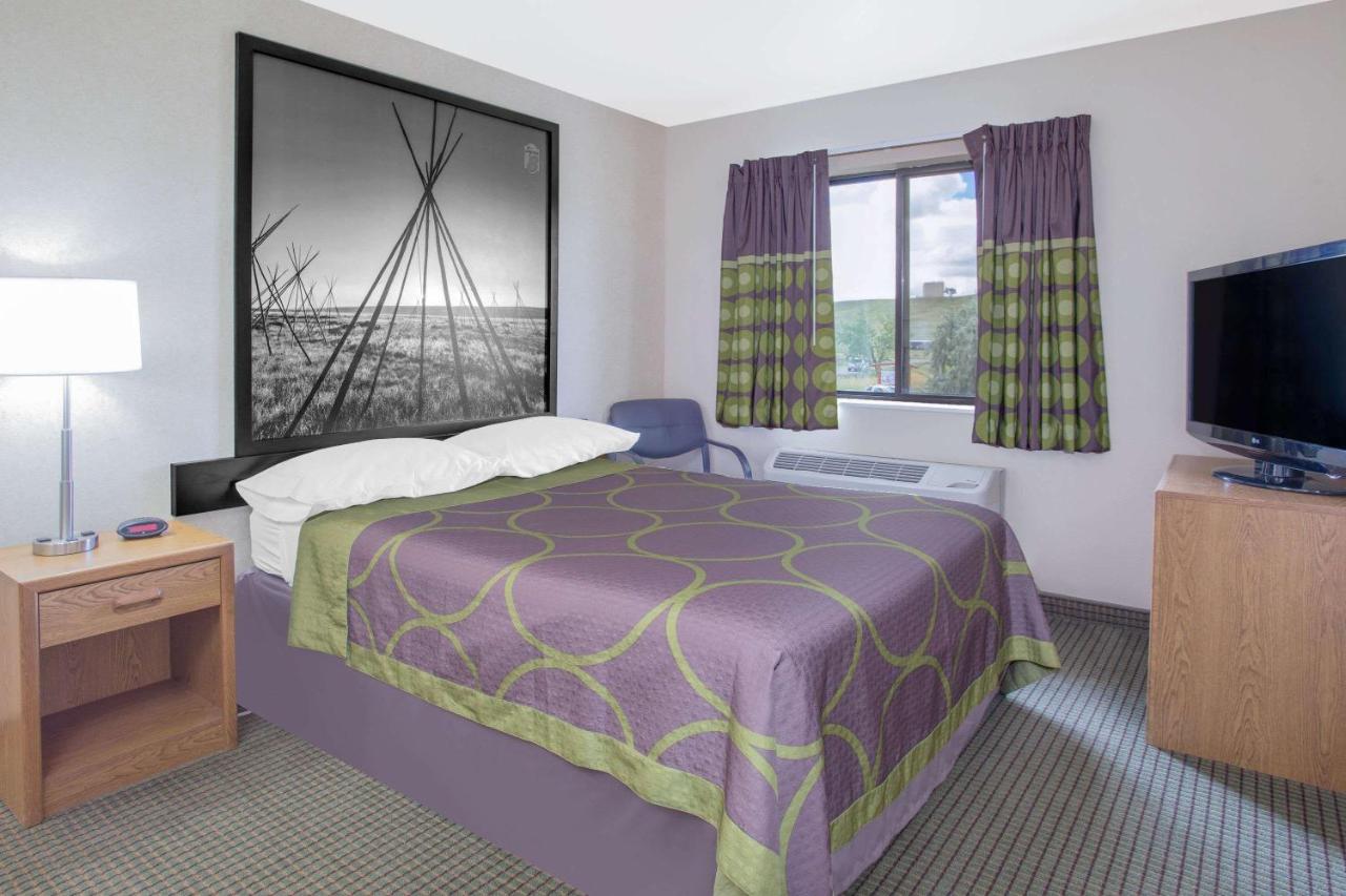 Queen Room - Non-Smoking at Super 8 by Wyndham Havre
