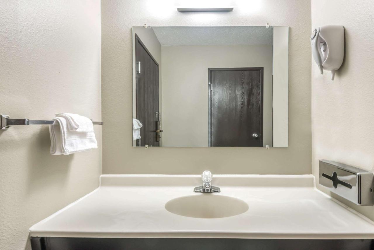 Queen Room - Disability Access/Non-Smoking at Super 8 by Wyndham Kimball