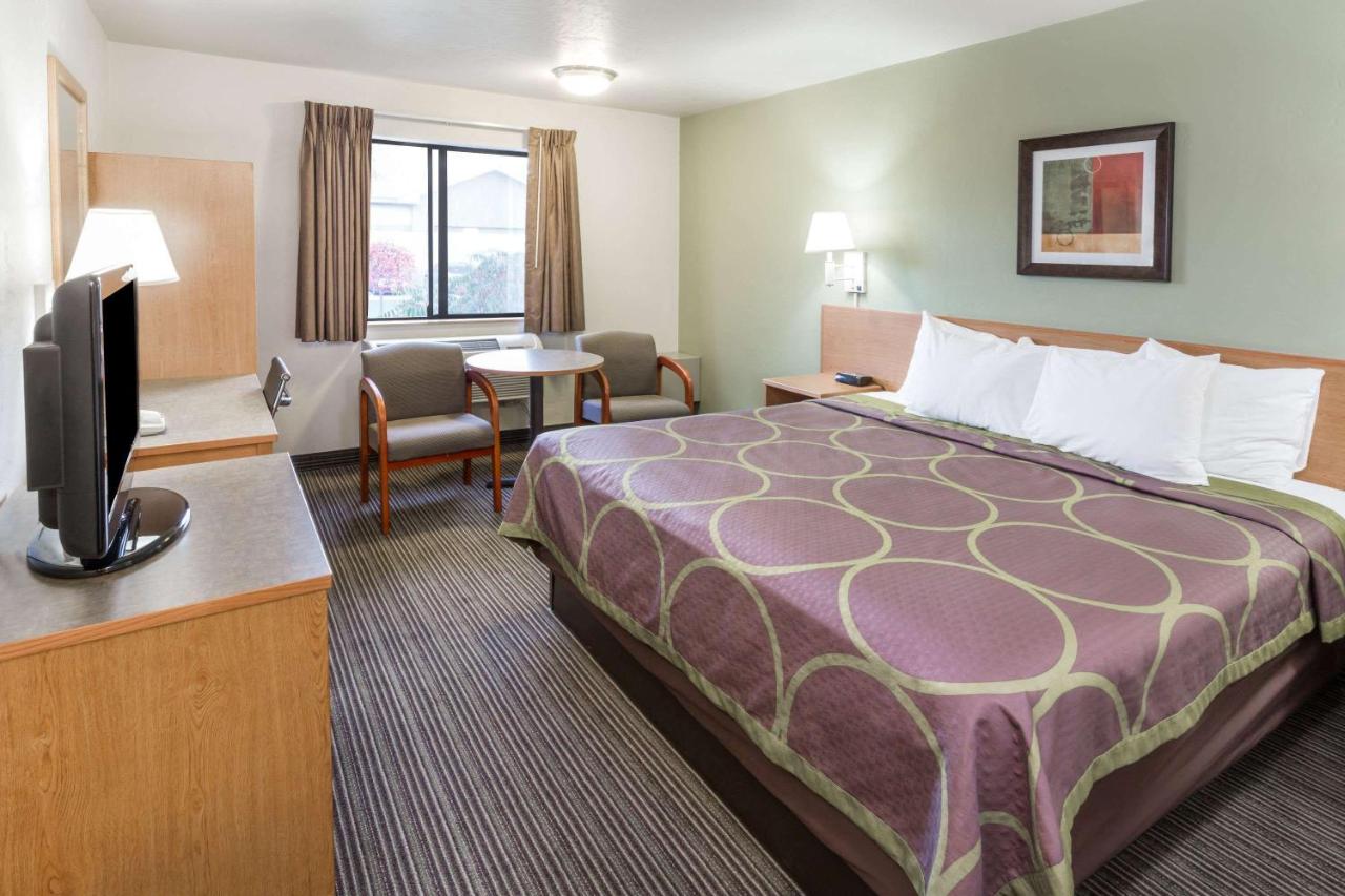 King Room - Non-Smoking at Super 8 by Wyndham Bend