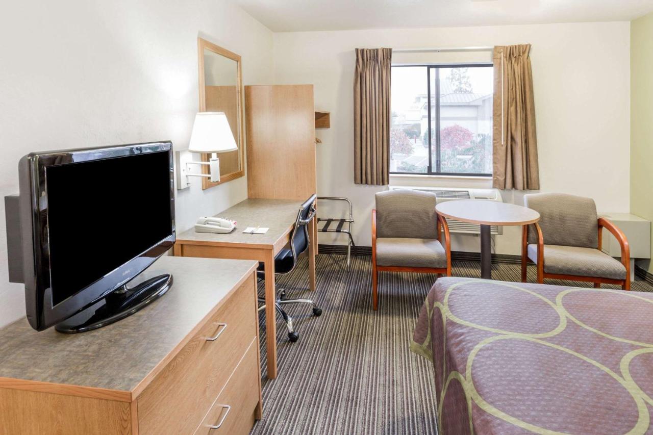 King Room - Non-Smoking at Super 8 by Wyndham Bend
