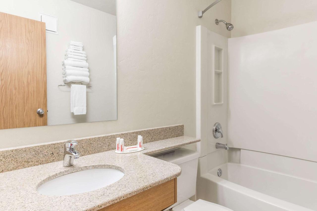 King Room - Non-Smoking at Super 8 by Wyndham Bend