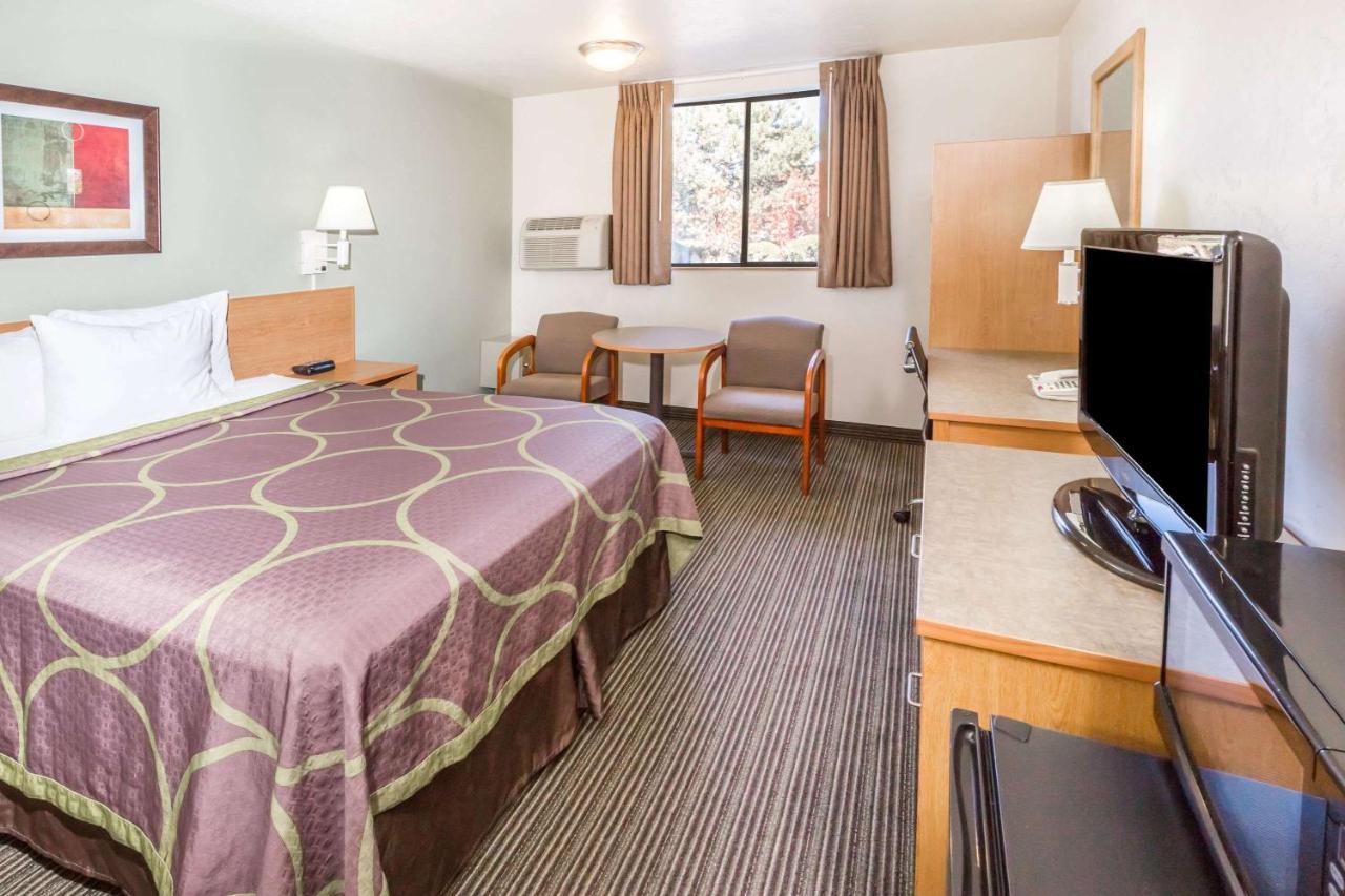 King Room - Non-Smoking at Super 8 by Wyndham Bend