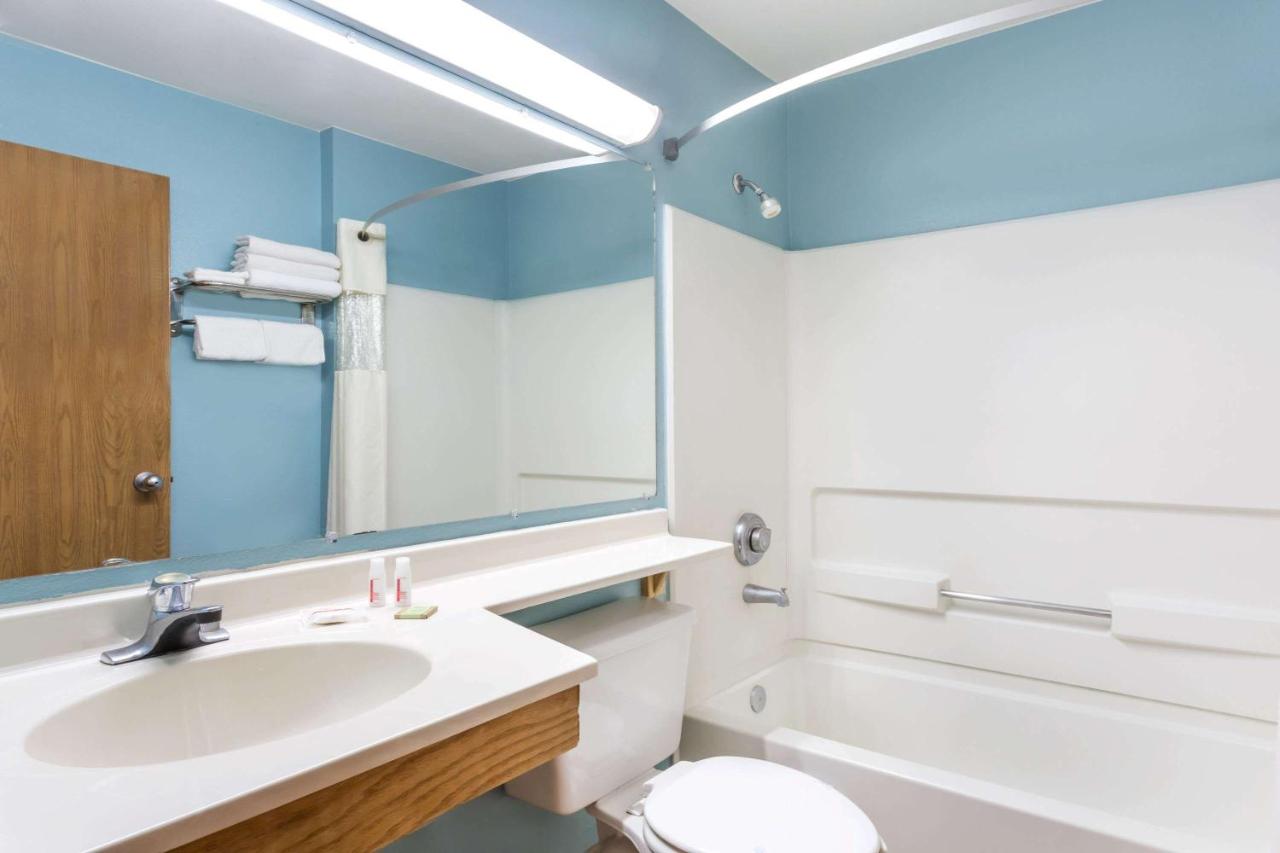 Queen Room - Non-Smoking at Super 8 by Wyndham Cedar City