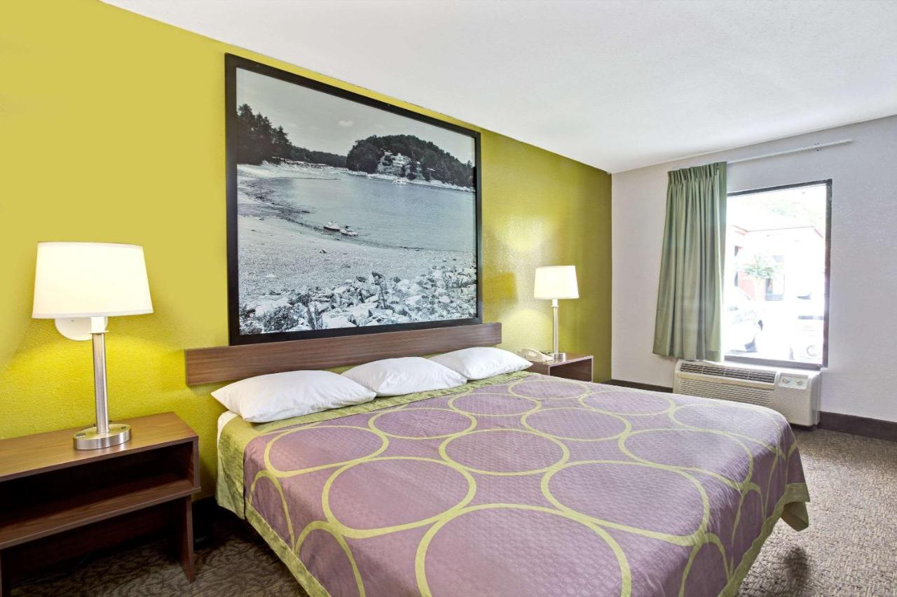 King Room - Non-Smoking at Super 8 by Wyndham Gainesville