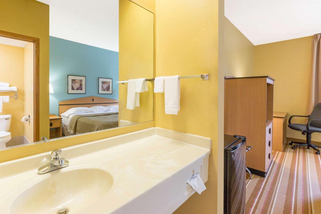 Double Room with Two Double Beds - Non-Smoking at Super 8 by Wyndham Clarinda