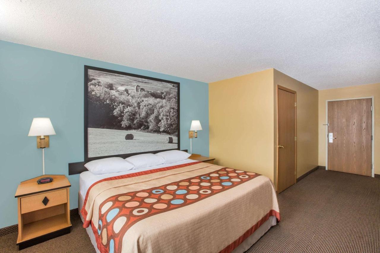 King Room - Mobility Access/Non-Smoking at Super 8 by Wyndham Clarinda