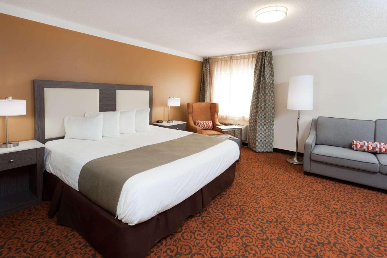 Leisure Suite at Baymont by Wyndham Chicago/Alsip