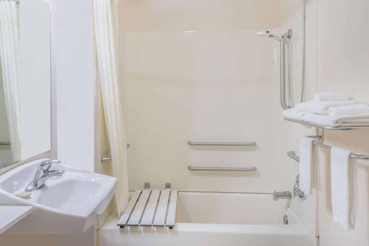 King Room - Disability Access/Non-Smoking at Super 8 by Wyndham Salina
