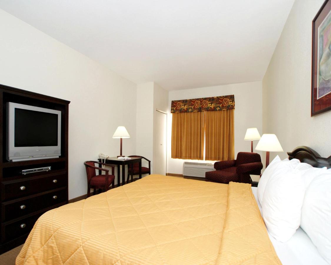 King Room - Non-Smoking at Quality Inn & Suites Guymon East