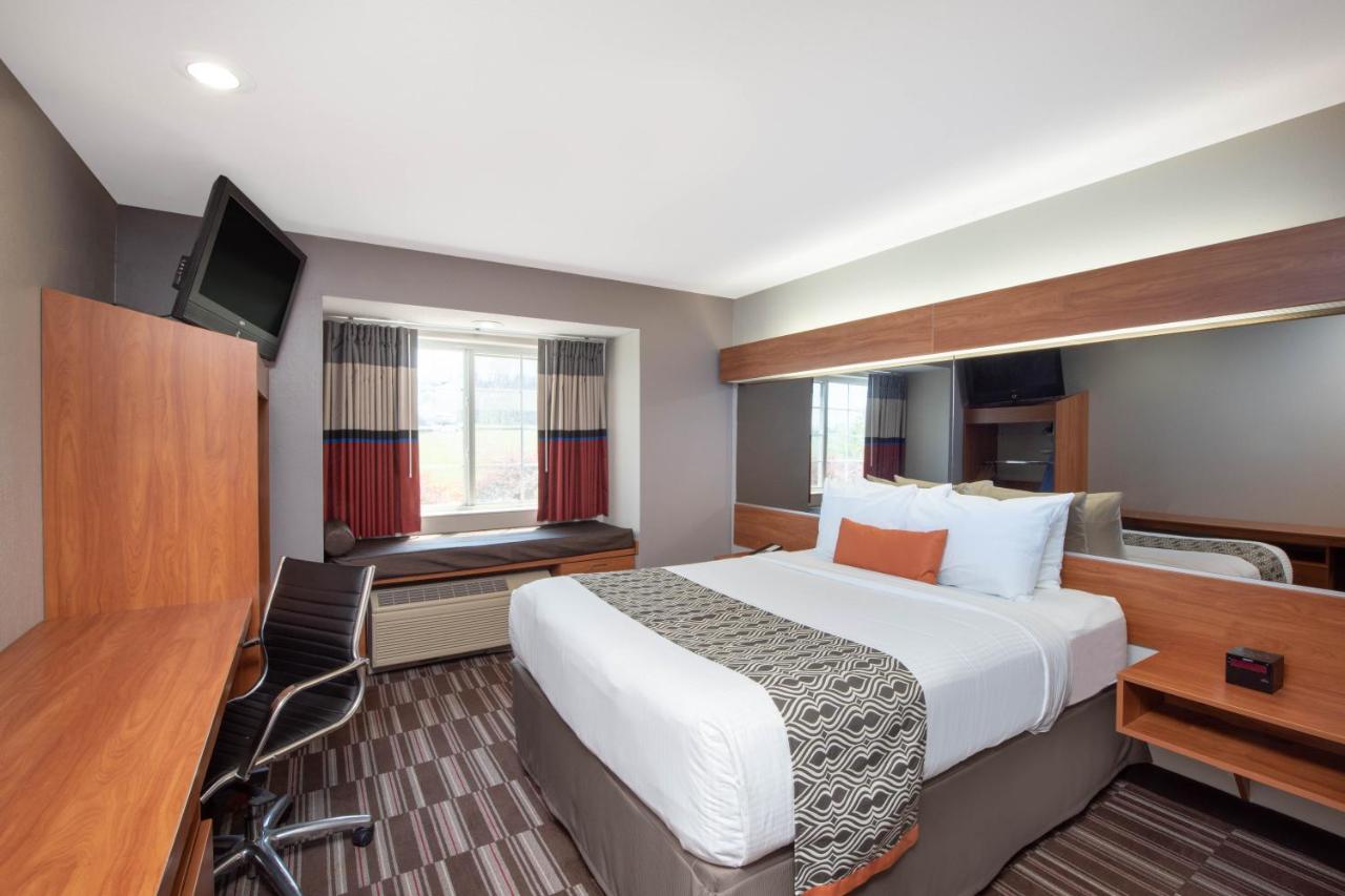 Queen Room - Disability Access/Non-Smoking at Microtel Inn & Suites by Wyndham Springfield