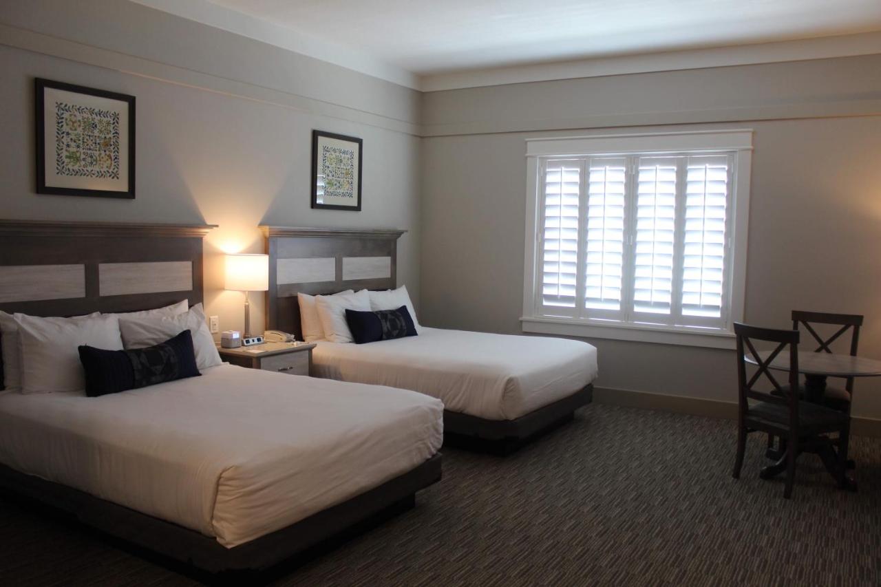 Queen Room - Disability Access at Carlisle Inn