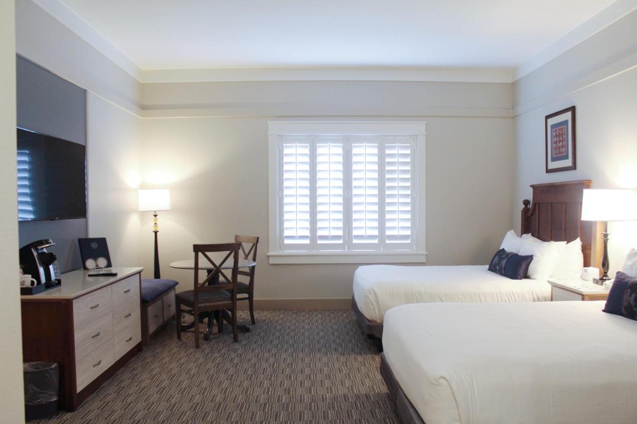 Queen Room - Disability Access at Carlisle Inn