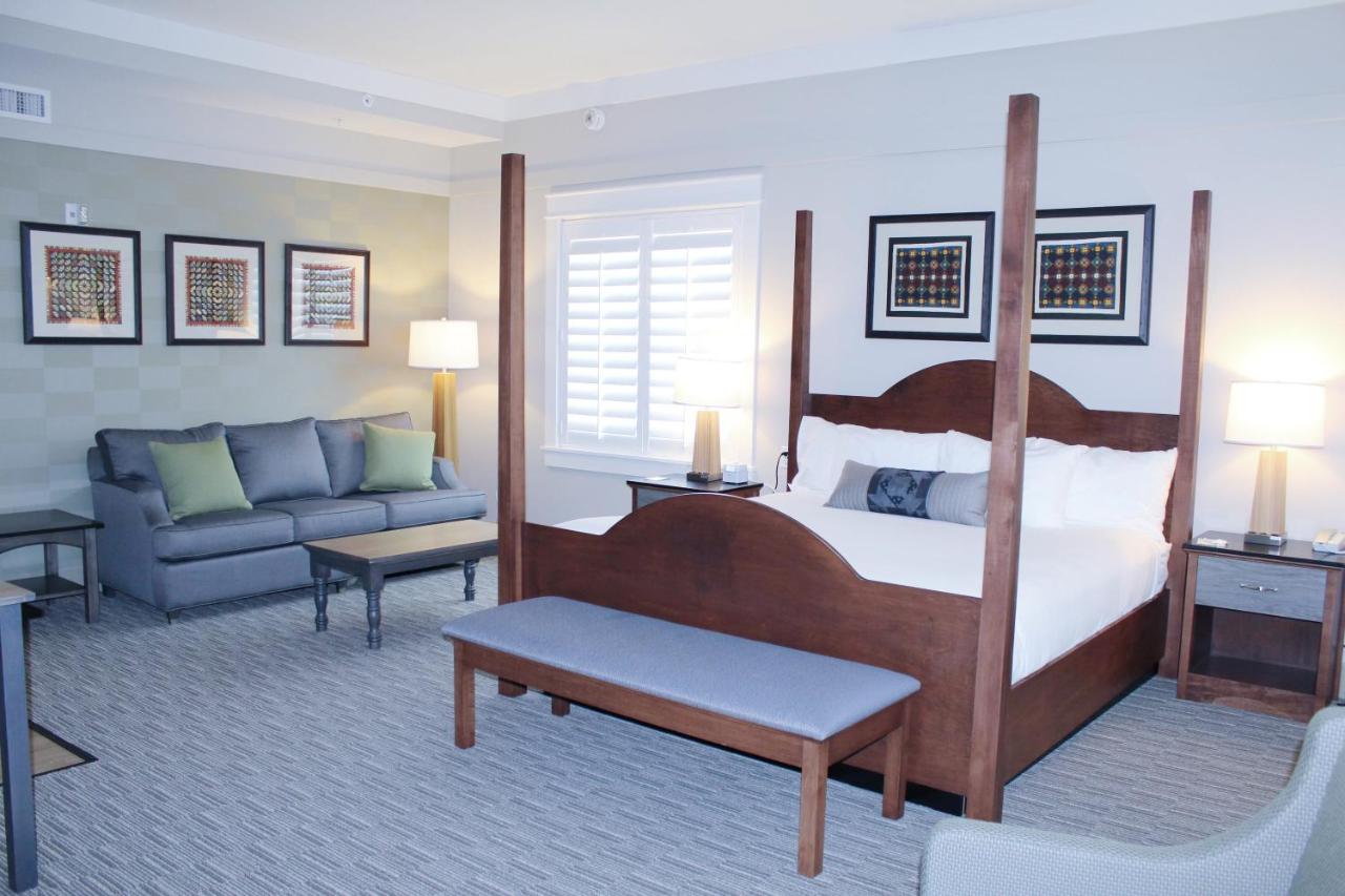 Deluxe Suite at Carlisle Inn