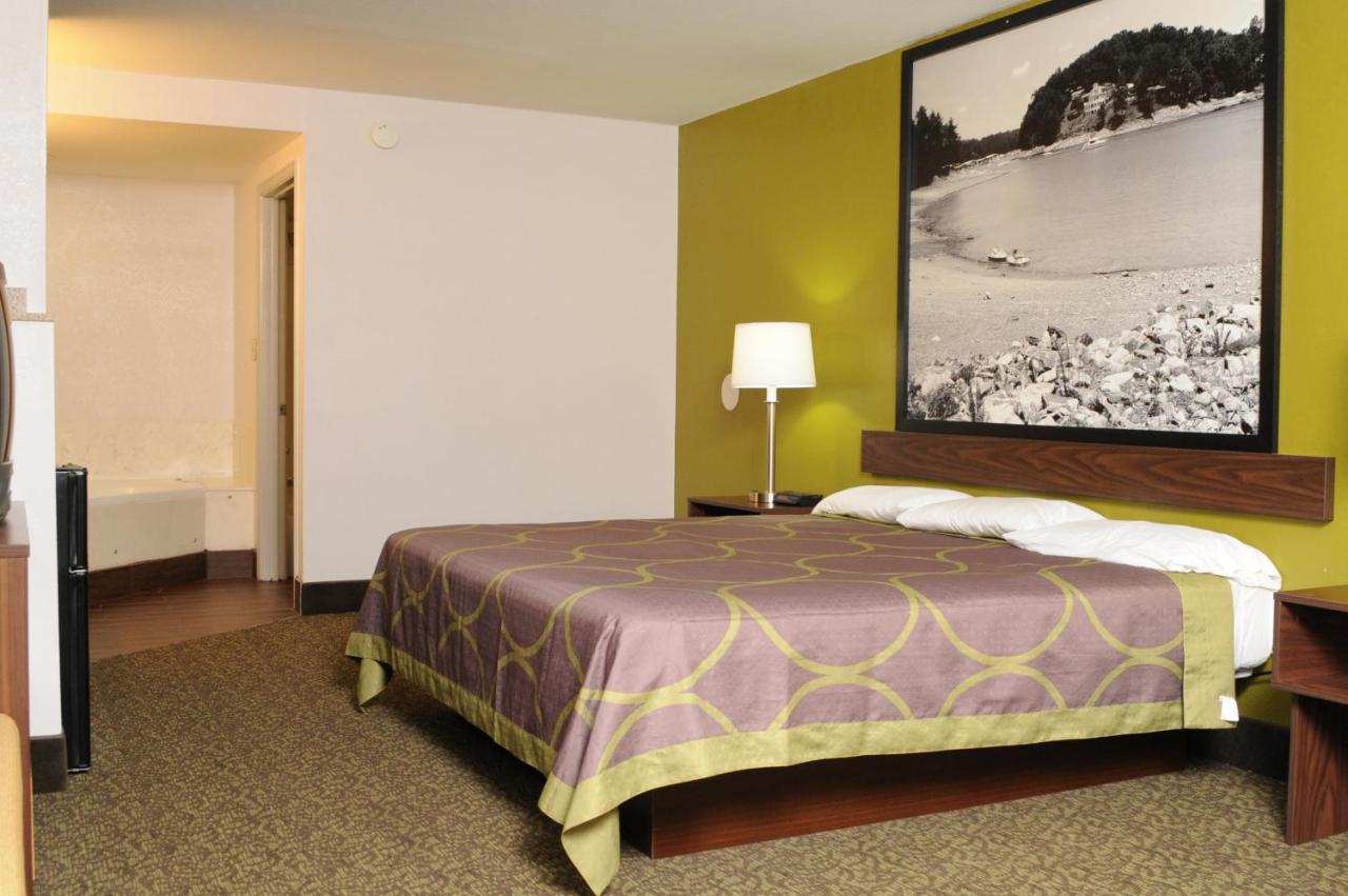 King Room - Non-Smoking at Super 8 by Wyndham Gainesville