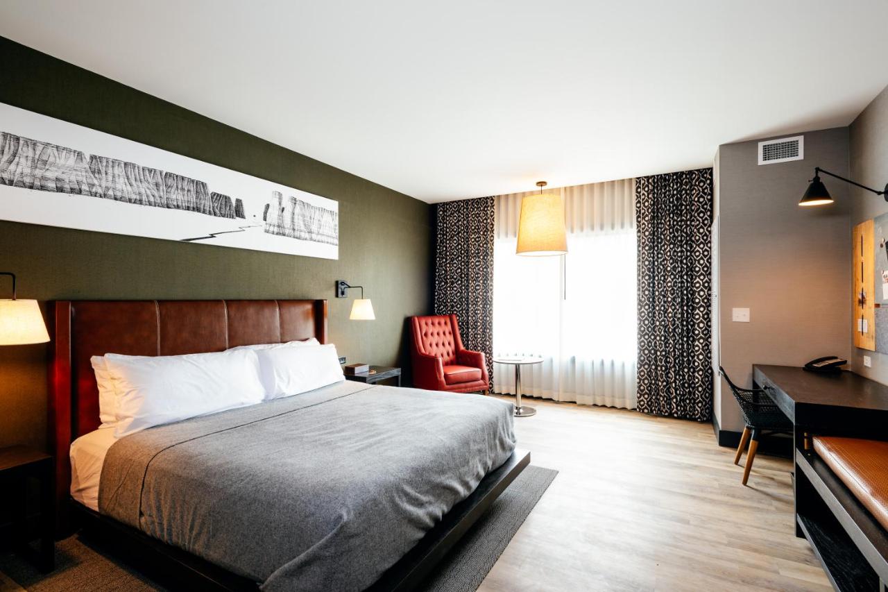 Deluxe King Room - Non-Smoking at Origin Red Rocks, a Wyndham Hotel