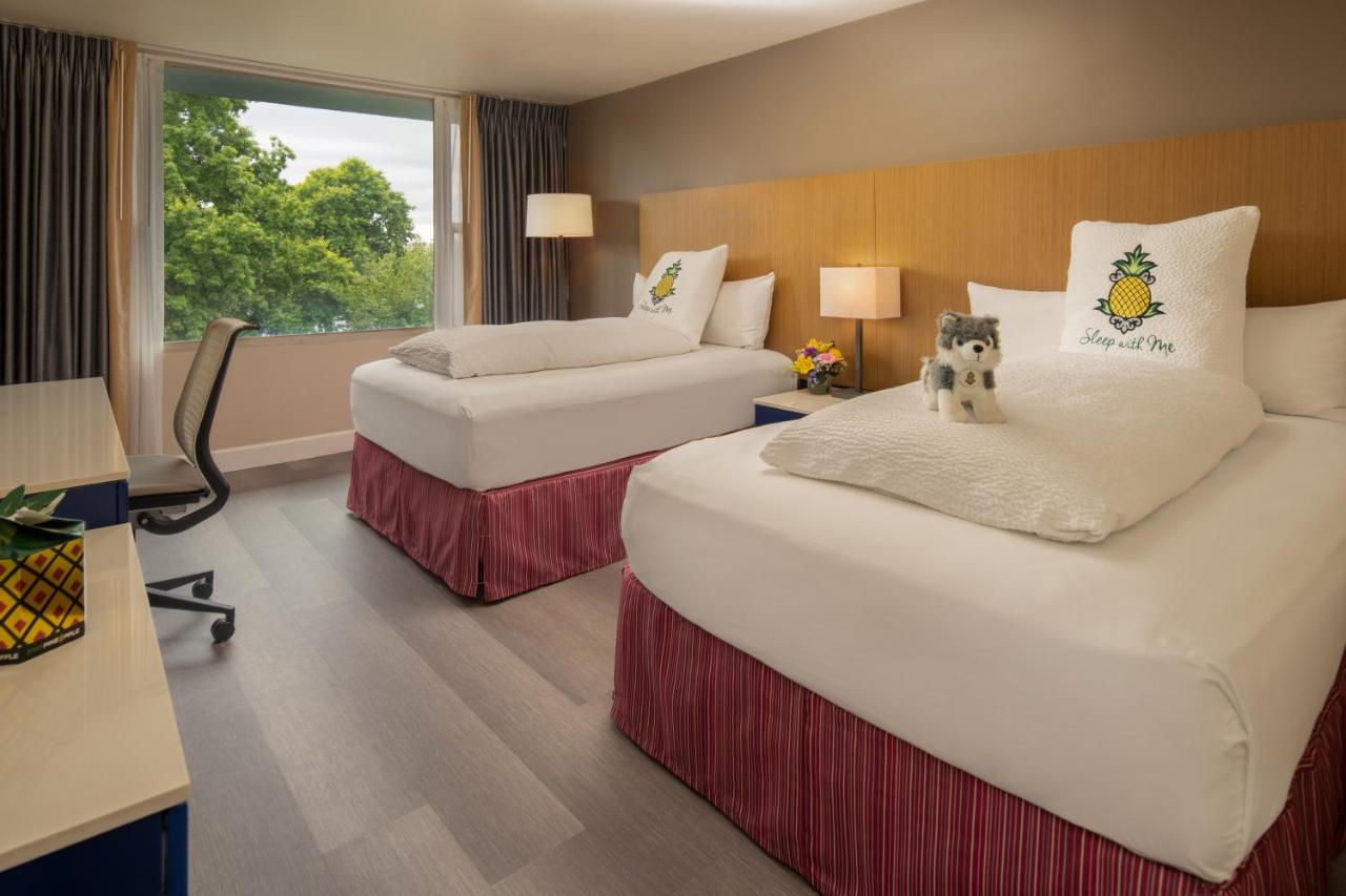 Waterfront Double Room at Staypineapple, Hotel Rose, Downtown Portland
