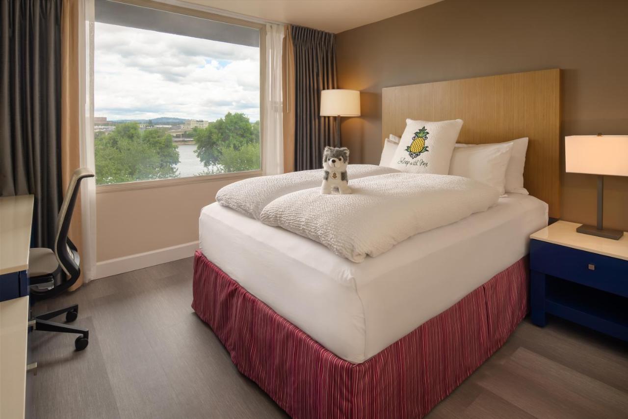 Waterfront Queen at Staypineapple, Hotel Rose, Downtown Portland