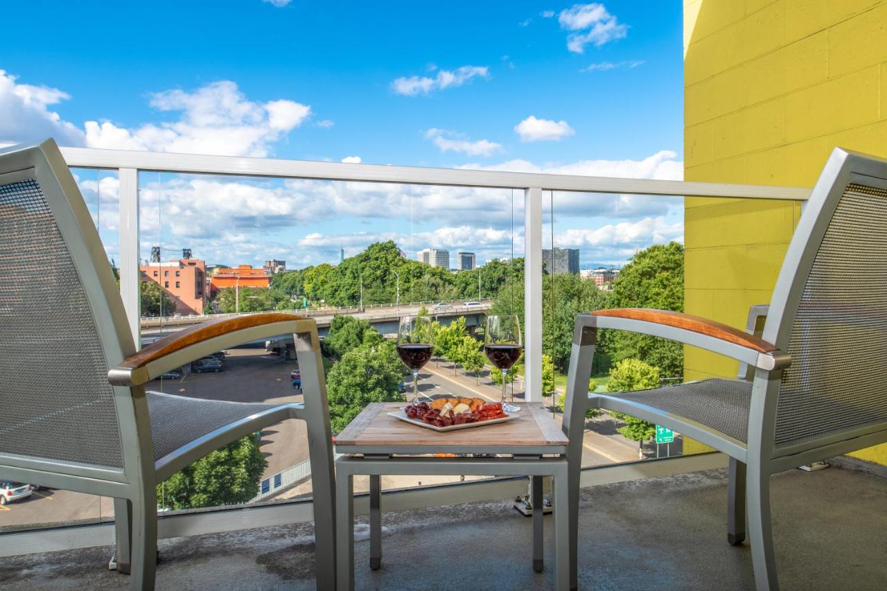 Double Room with Balcony at Staypineapple, Hotel Rose, Downtown Portland