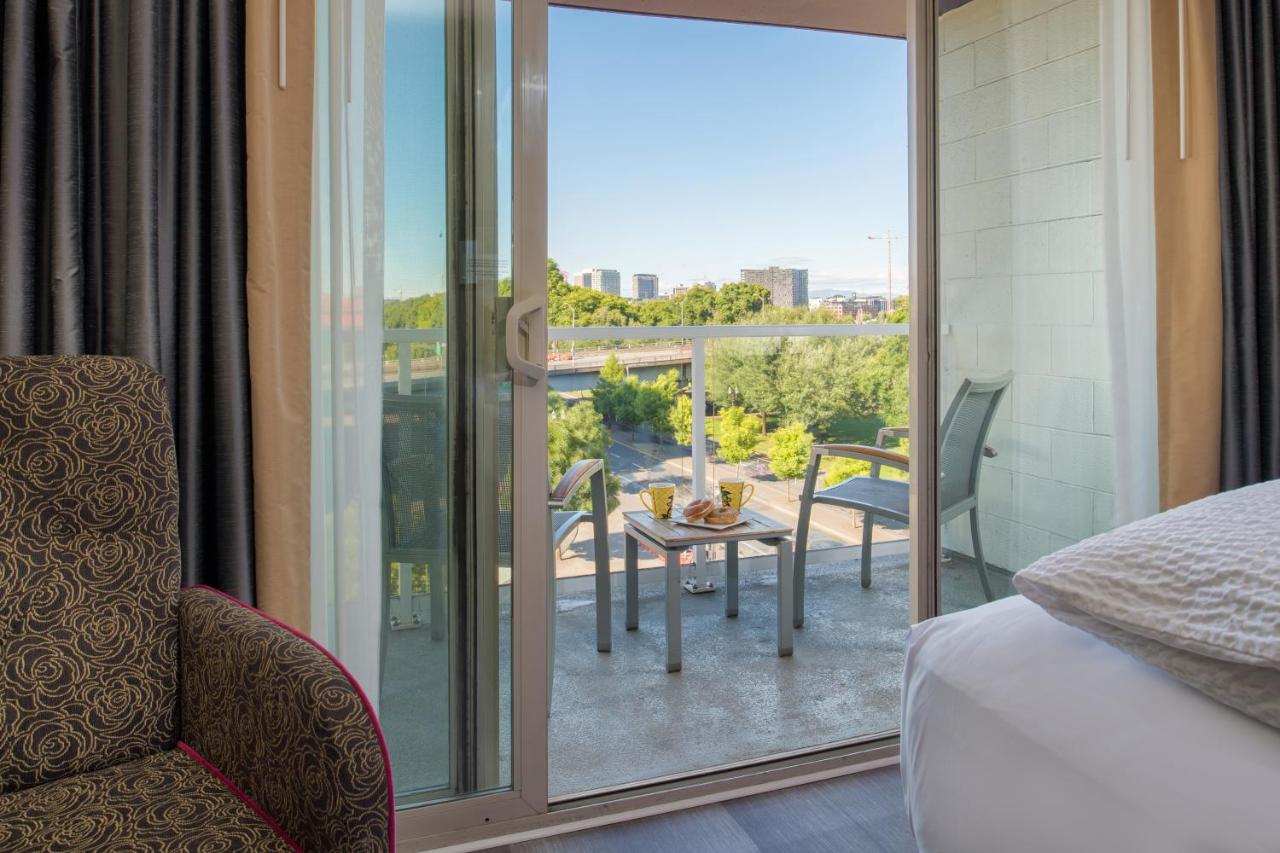 Double Room with Balcony at Staypineapple, Hotel Rose, Downtown Portland