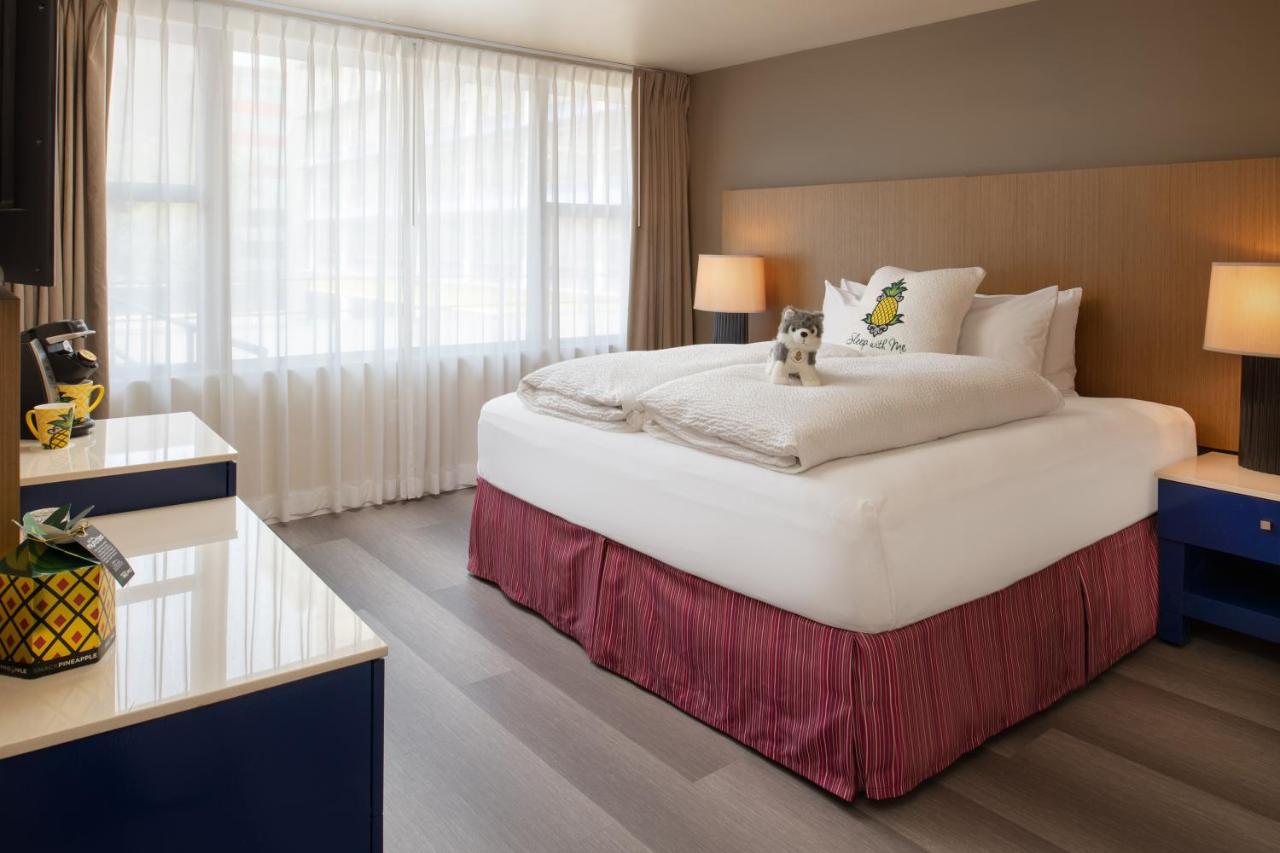 King Suite at Staypineapple, Hotel Rose, Downtown Portland