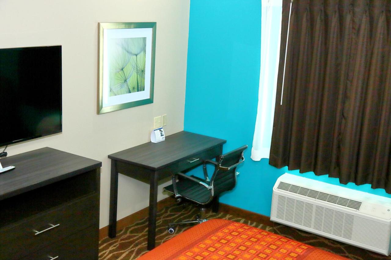 1 King Bed Accessible NS at Americas Best Value Inn & Suites Prairieville