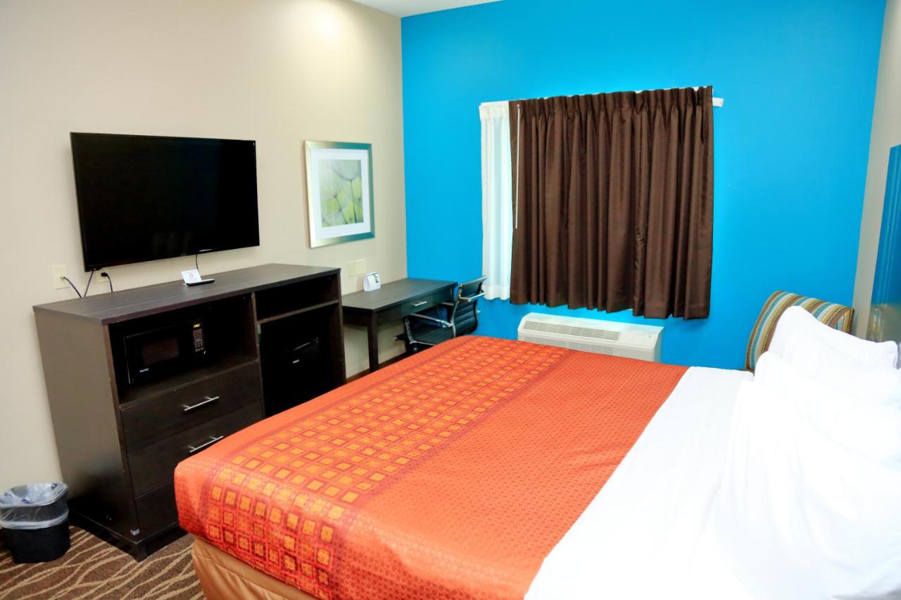 1 King Bed Accessible NS at Americas Best Value Inn & Suites Prairieville