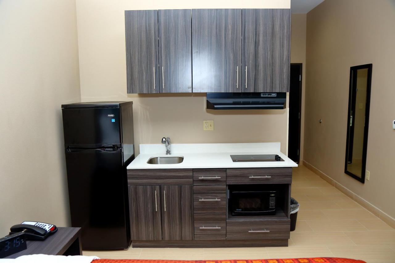 1 King Bed Kitchen Accessible NS at Americas Best Value Inn & Suites Prairieville