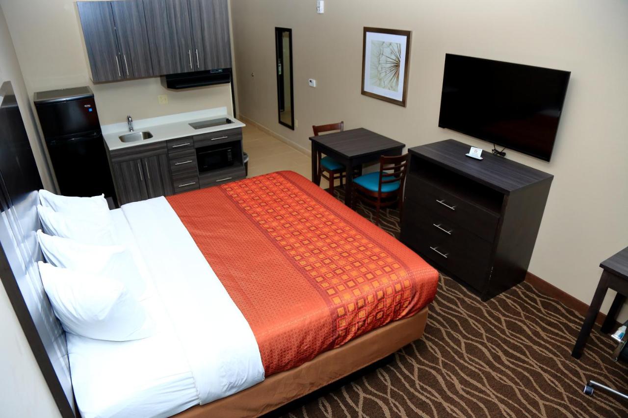 1 King Bed Kitchen Accessible NS at Americas Best Value Inn & Suites Prairieville
