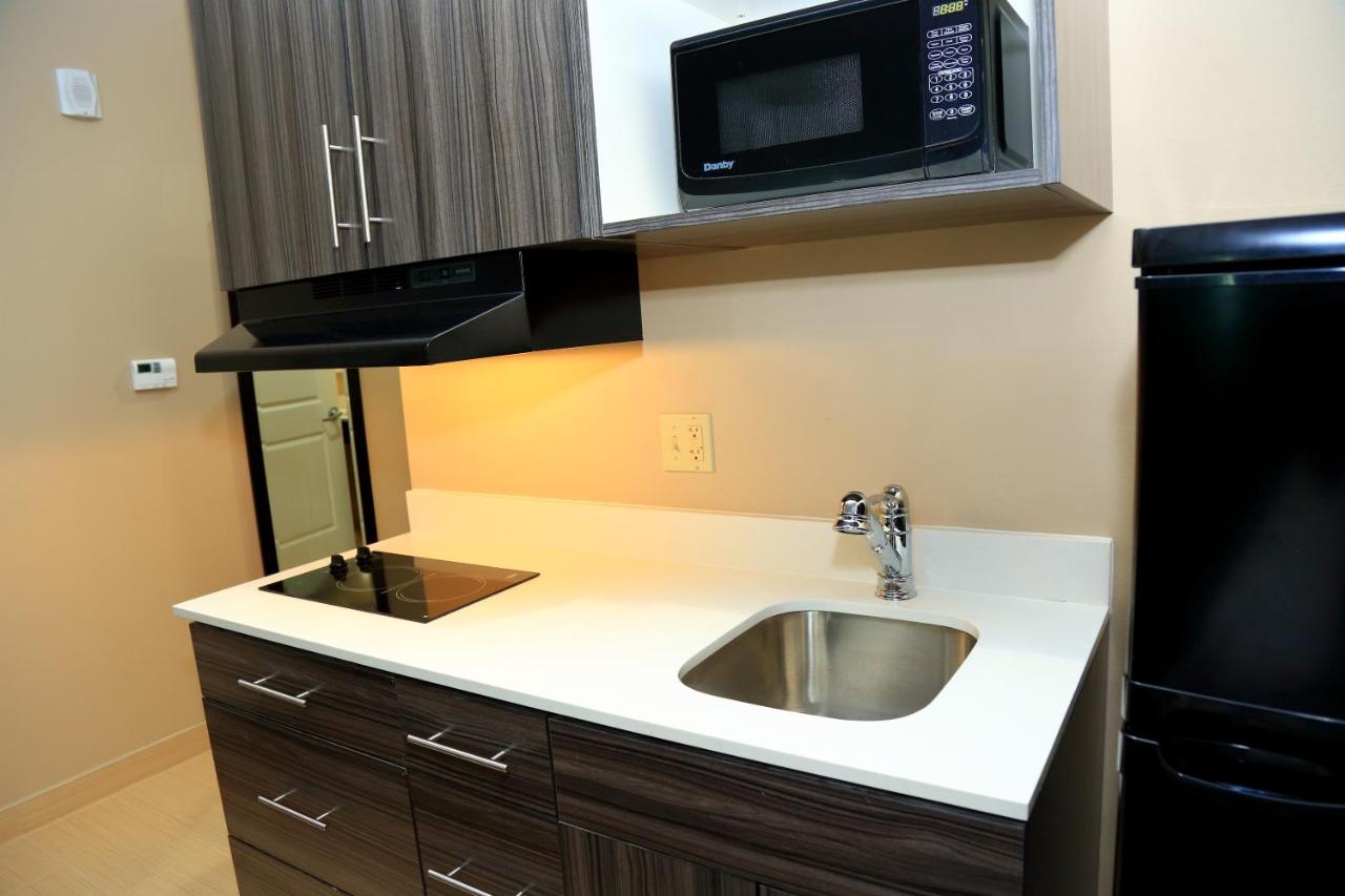 2 Queen Beds Kitchenette NS at Americas Best Value Inn & Suites Prairieville