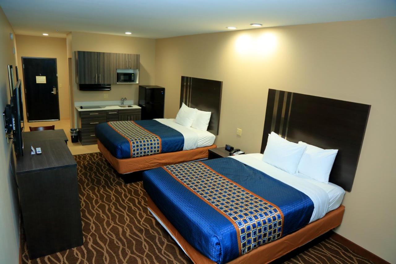 2 Queen Beds Kitchenette NS at Americas Best Value Inn & Suites Prairieville