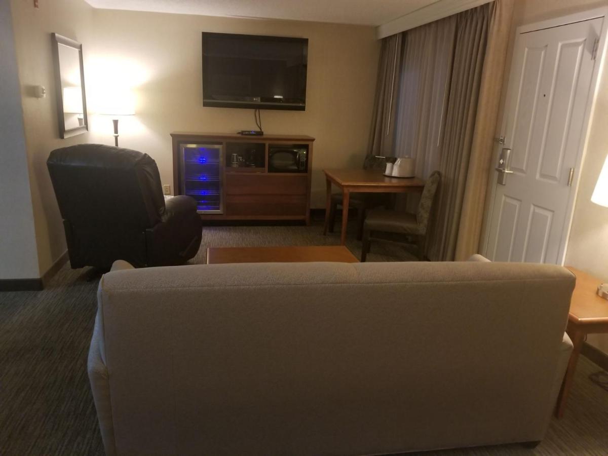 King Suite with Spa Bath at C'mon Inn Billings