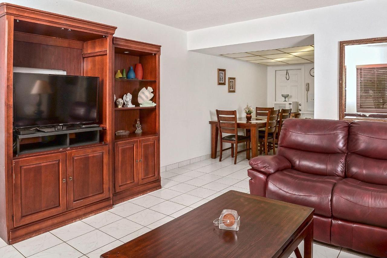 One-Bedroom Apartment at Shell Motel