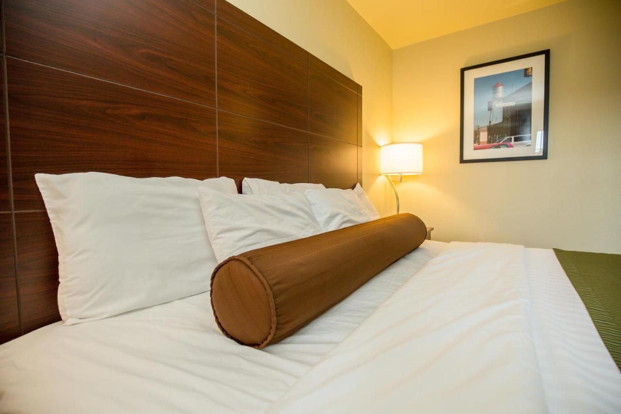Deluxe King Room at Cobblestone Inn & Suites - Winterset, IA
