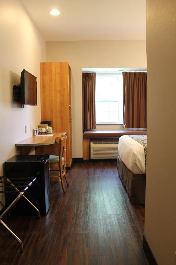 Queen Room - Disability Access/Non-Smoking at Microtel Inn & Suites by Wyndham York