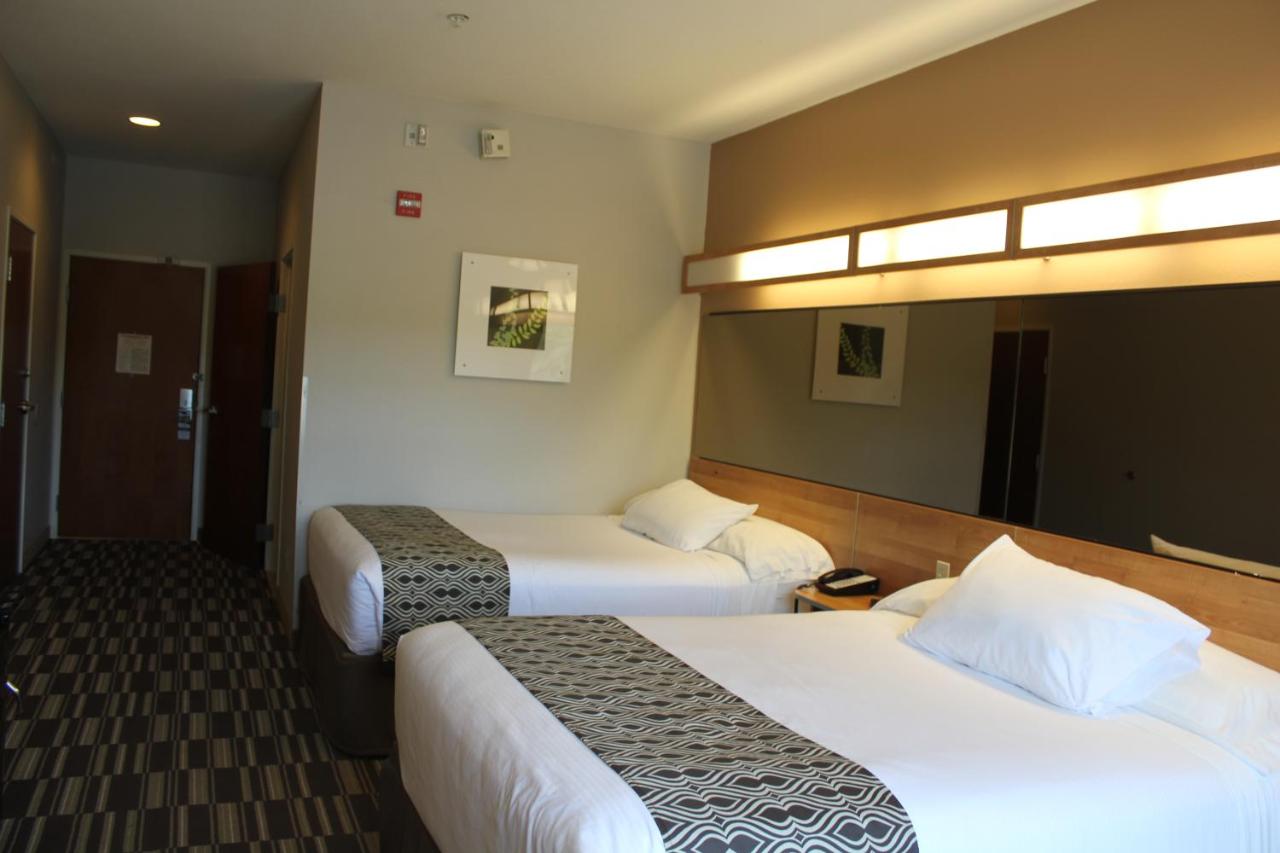 Queen Room with Two Queen Beds - Disability Access/Non-Smoking at Microtel Inn & Suites by Wyndham York