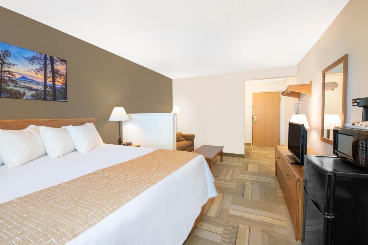 King Suite - Non-Smoking at Travelodge by Wyndham Spearfish