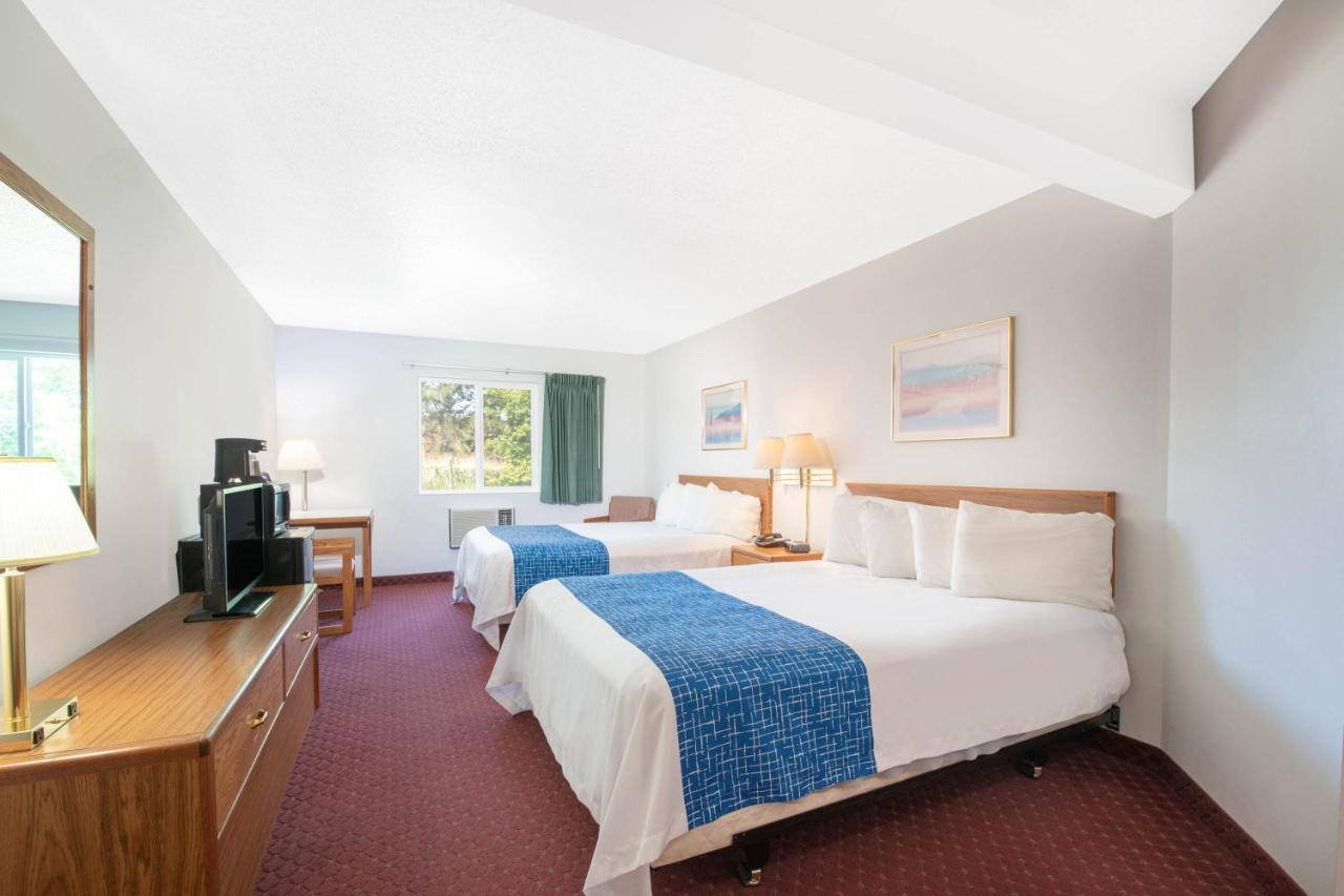 Queen Room with Two Queen Beds - Disability Access/Non-Smoking at Travelodge by Wyndham Spearfish